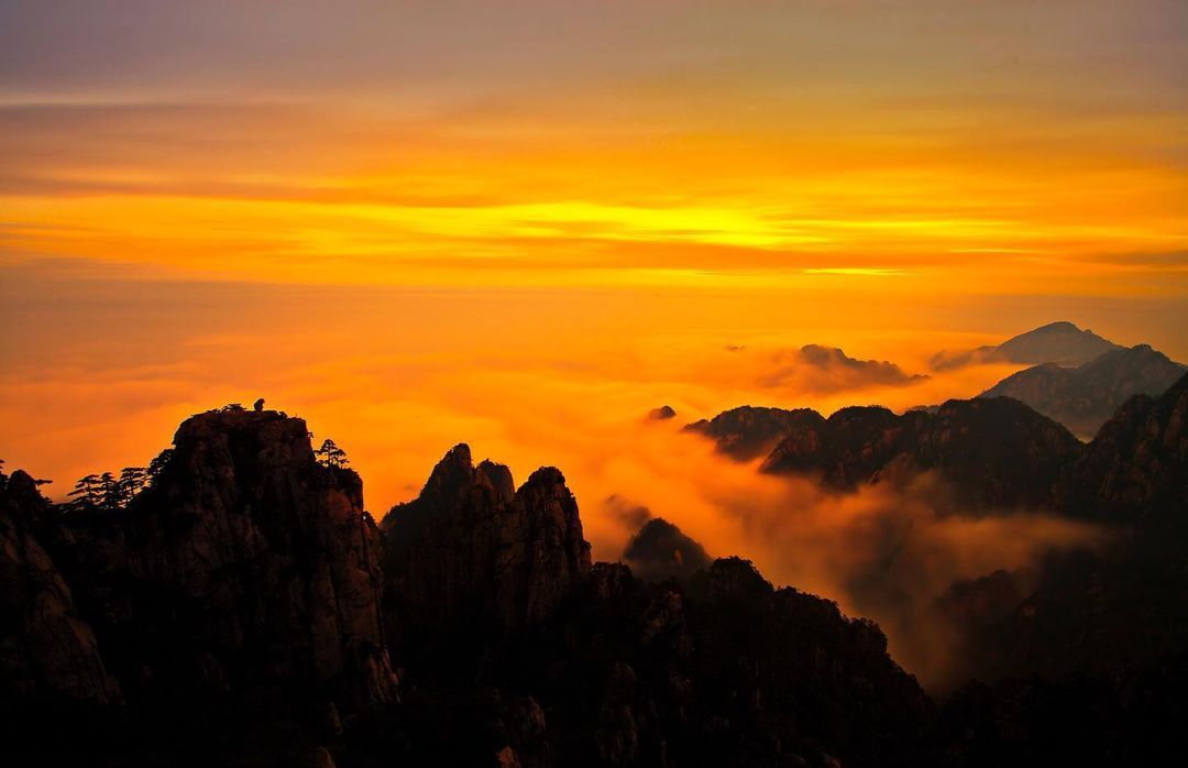黄山的日出与日落，云海涌动绝美壮观